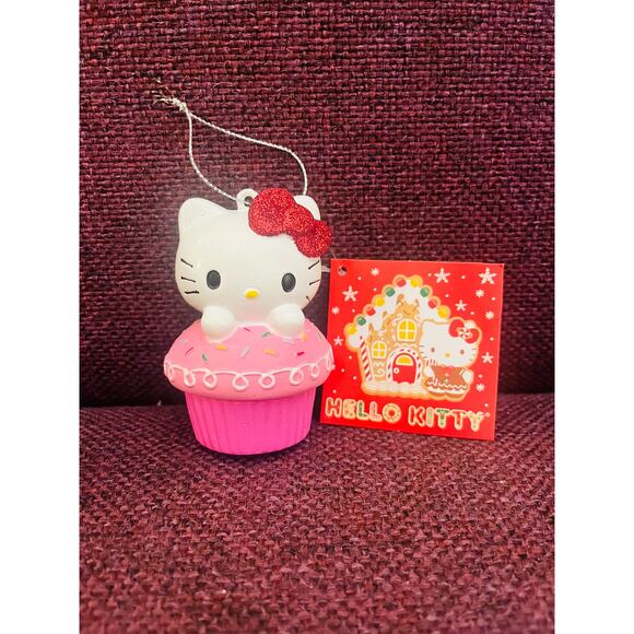 Hello Kitty Cupcake adorable ornament - Picture 1 of 3
